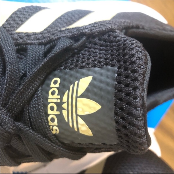 Adidas Swift Run black  and gold sneaker - Picture 8 of 8